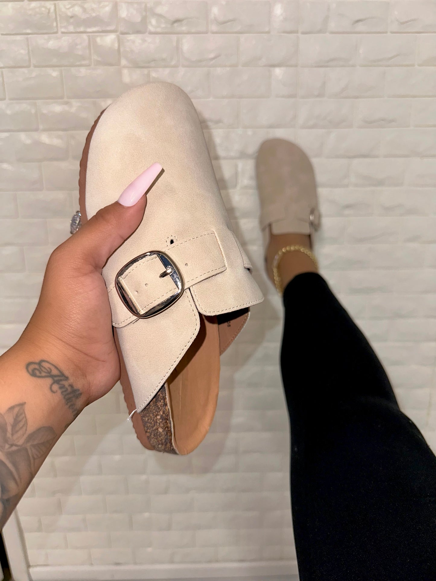 Gilroy Clogs - Beige (Wide Friendly)