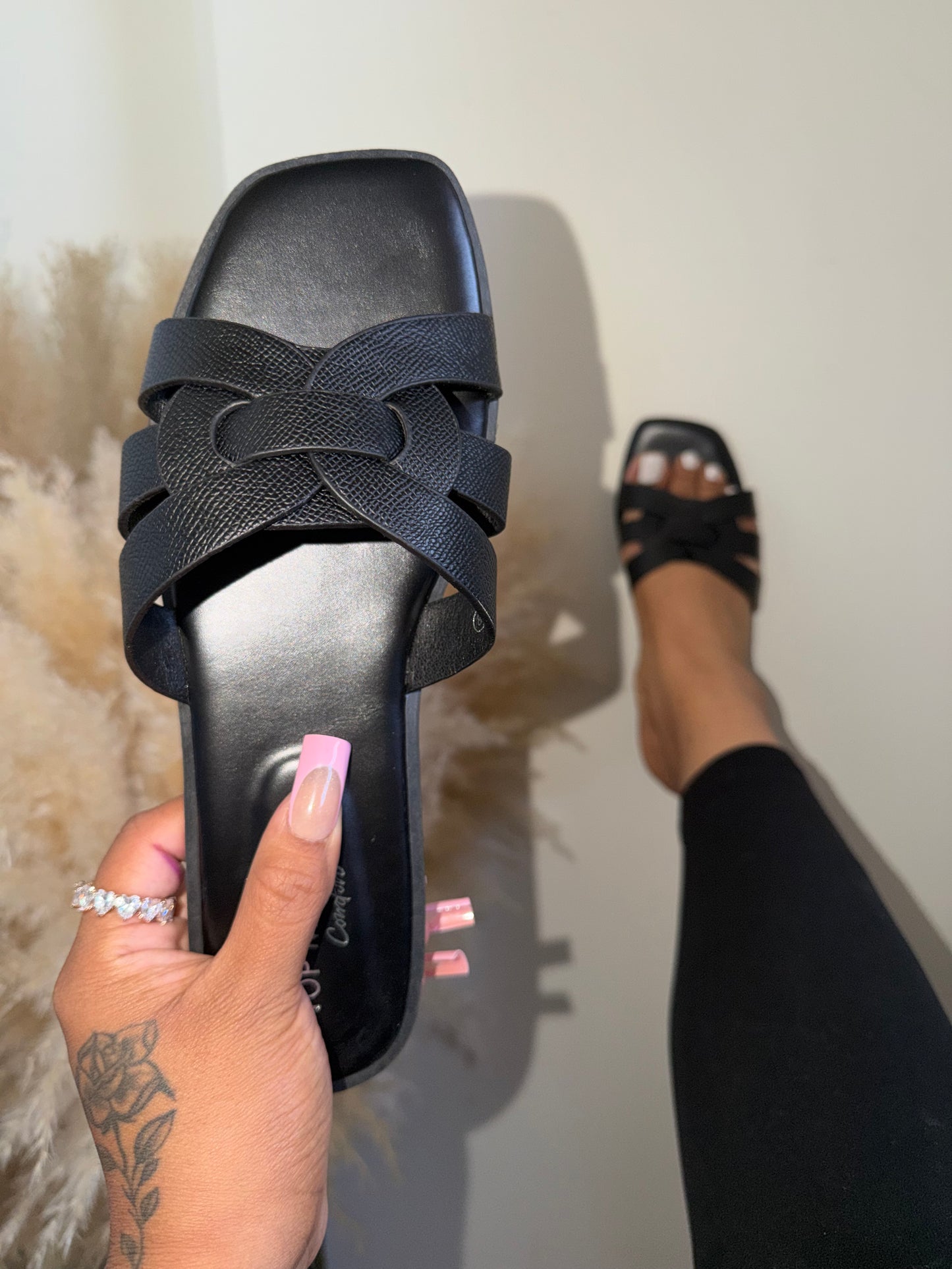 Vesta Sandal - Black (Wide Friendly)