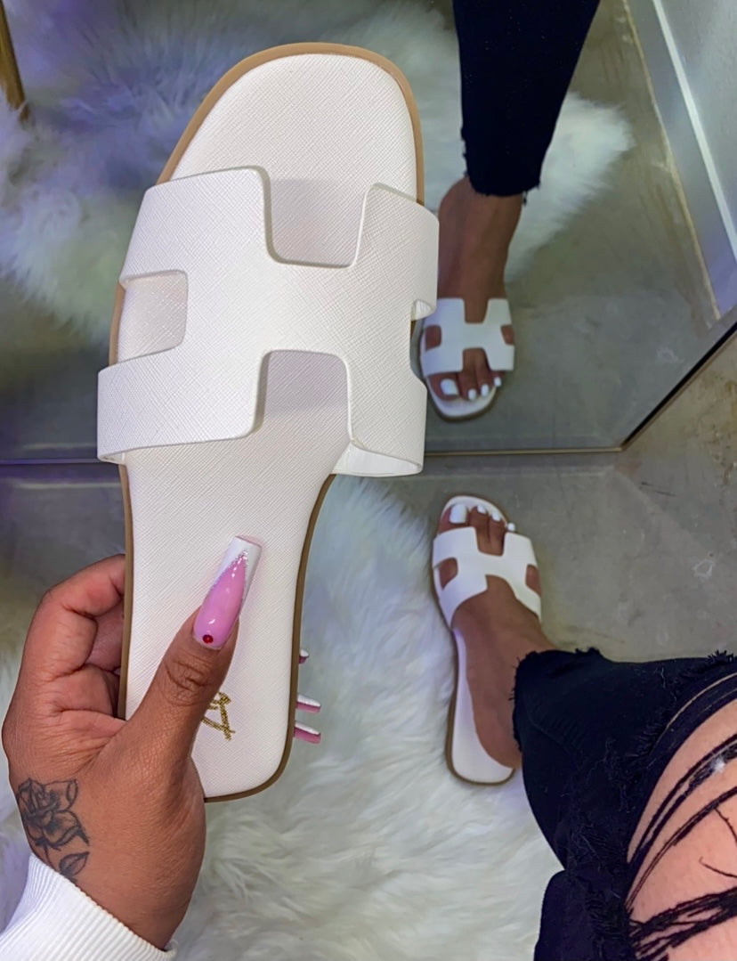 Helen Sandal - White (Wide Freindly)