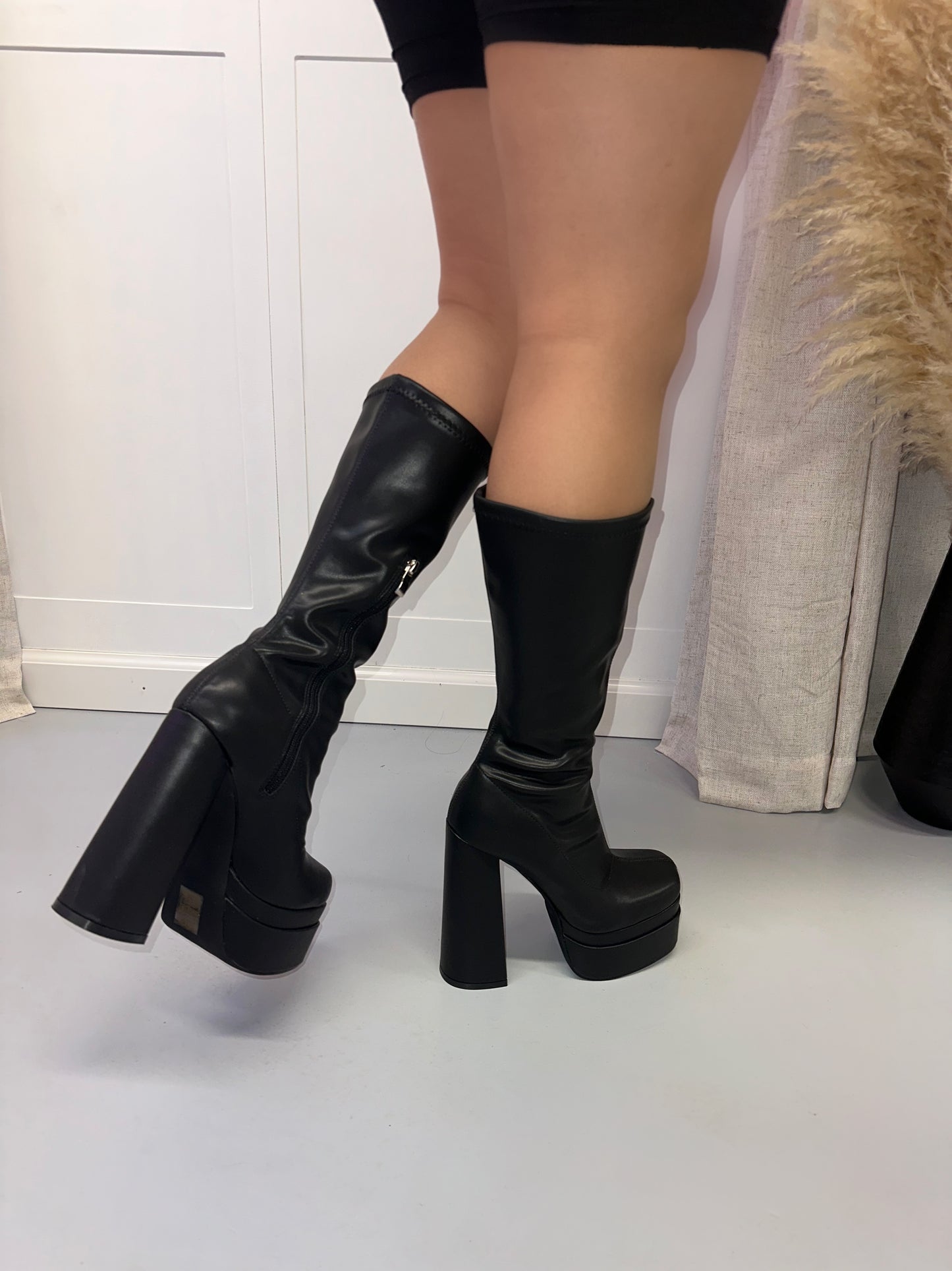 Dejah Platform Boot - Black