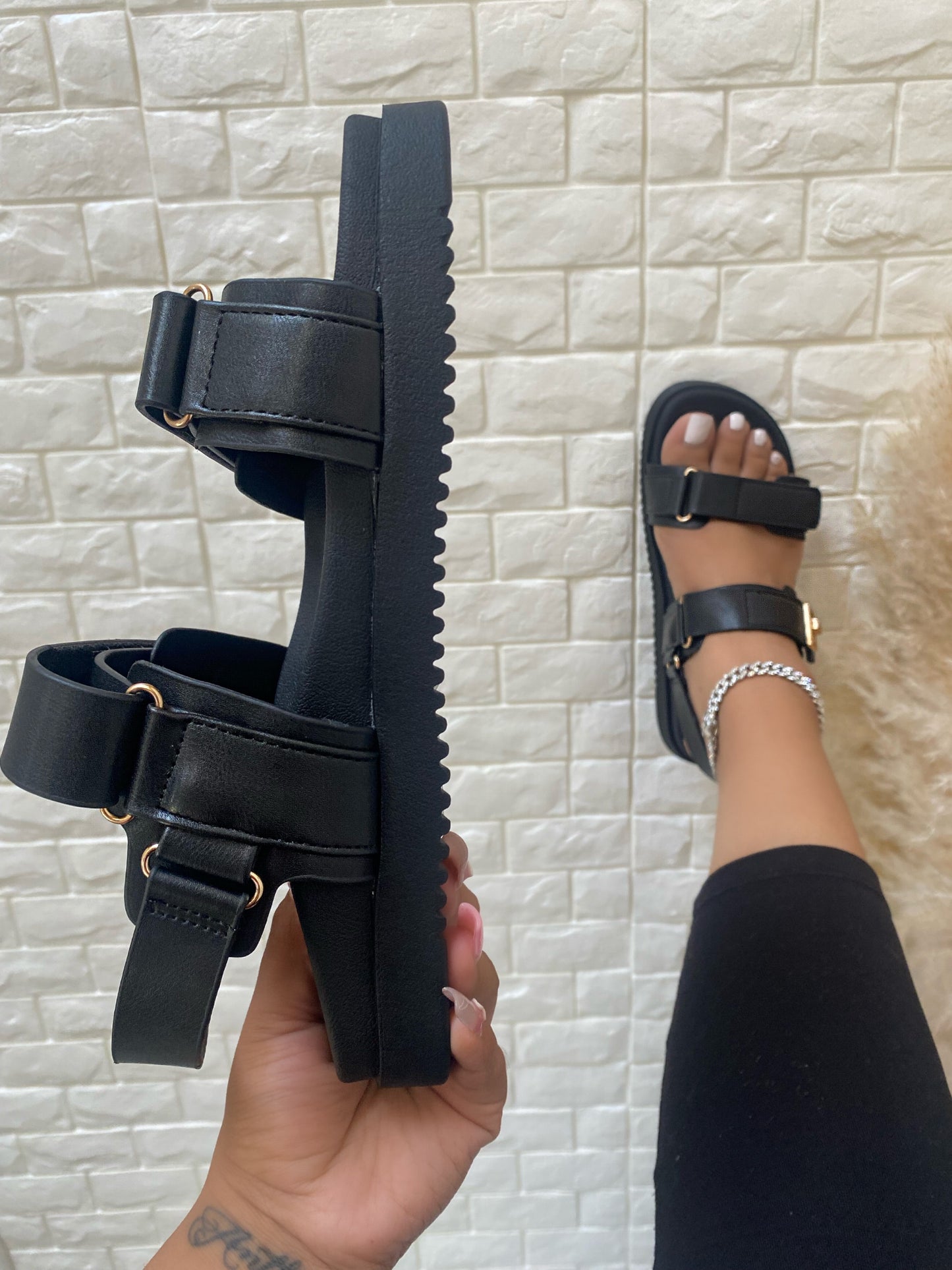 Tammy Sandal - Black (Wide Friendly)