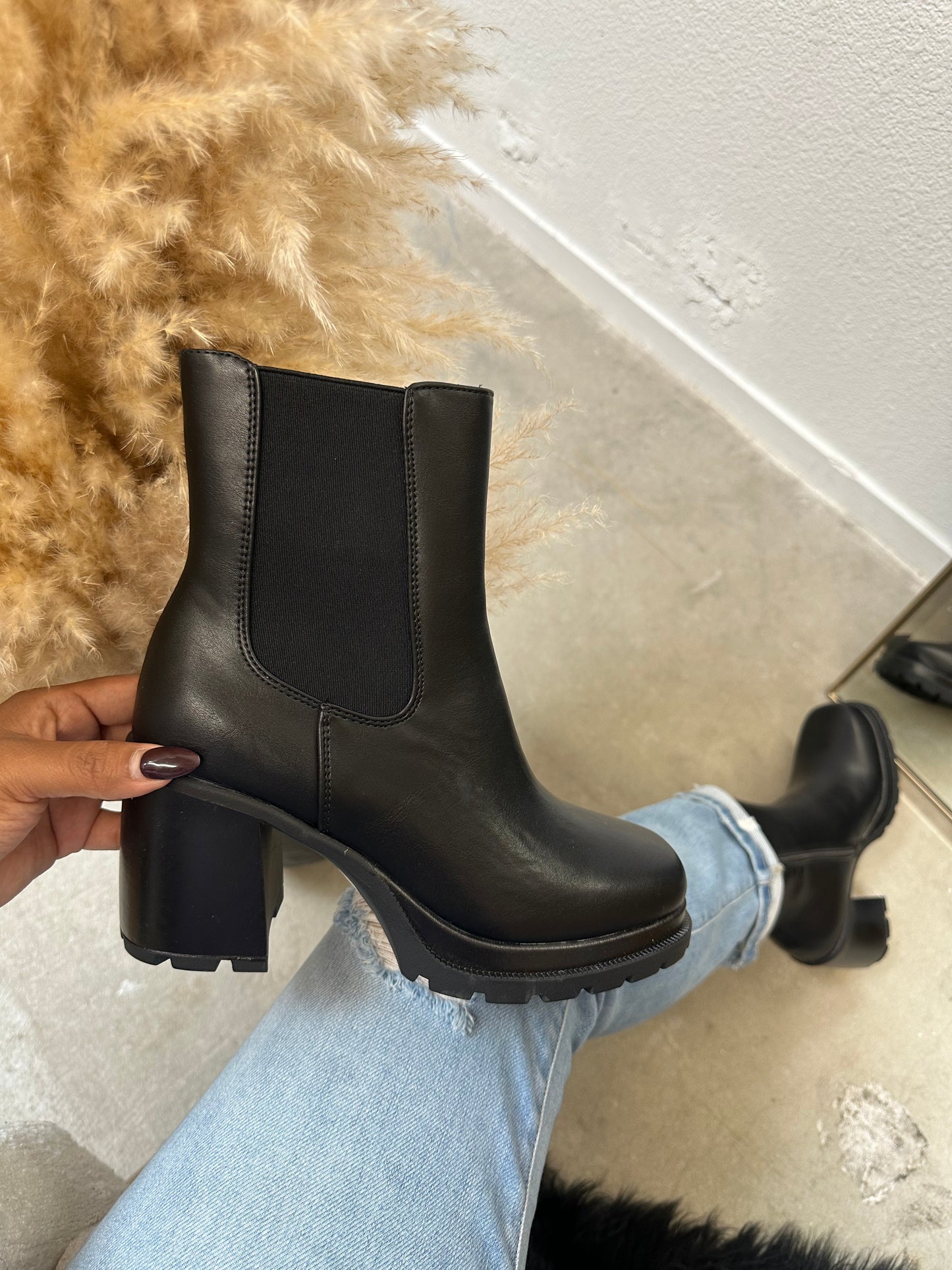 Vixen Boot - Black (Wide Friendly)