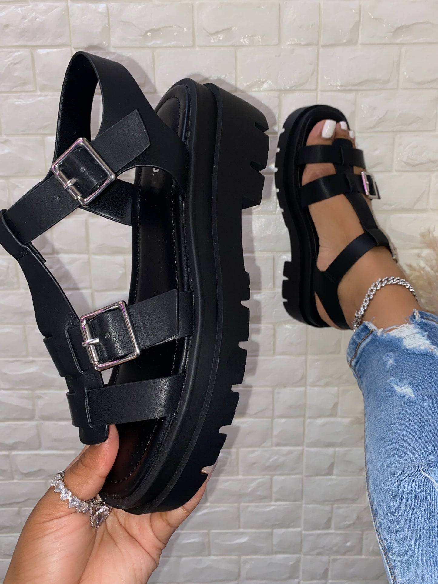 Dilia Platform Sandal - Black (Wide Friendly)