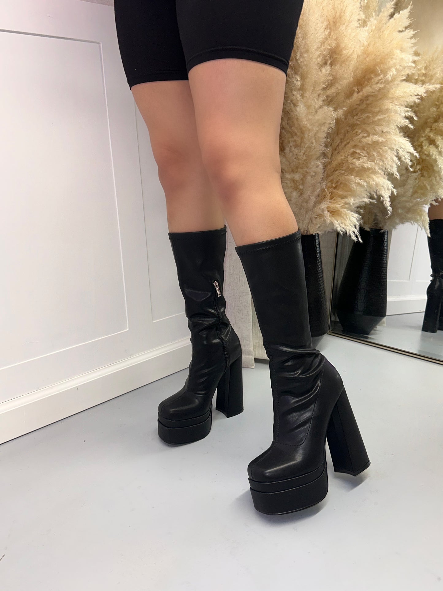 Dejah Platform Boot - Black