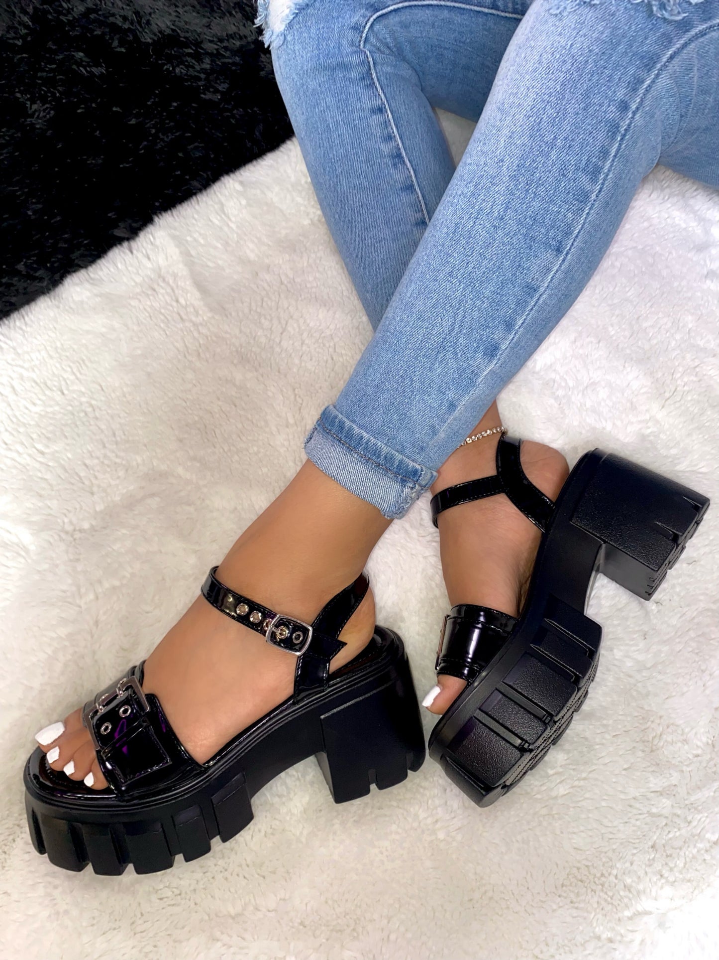 Willow Platform - Black (Wide Friendly)