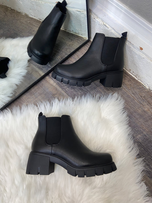 Gabby Boot - Black (Wide Friendly)