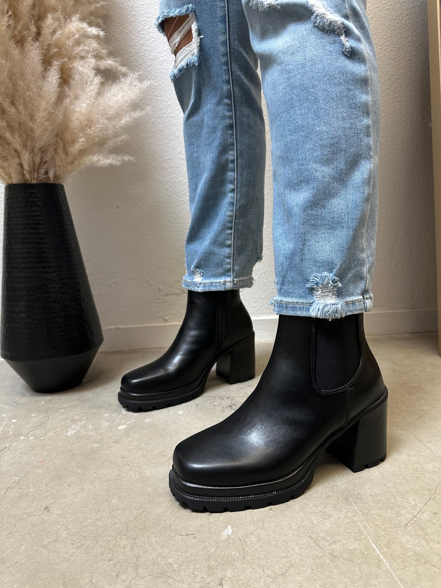 Vixen Boot - Black (Wide Friendly)