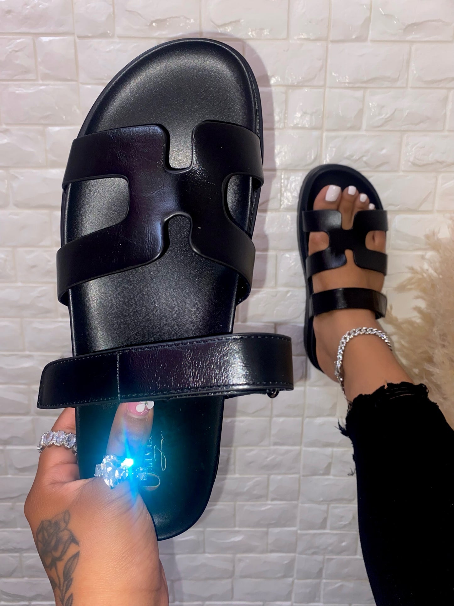 Moda Sandal - Black (Wide Friendly)