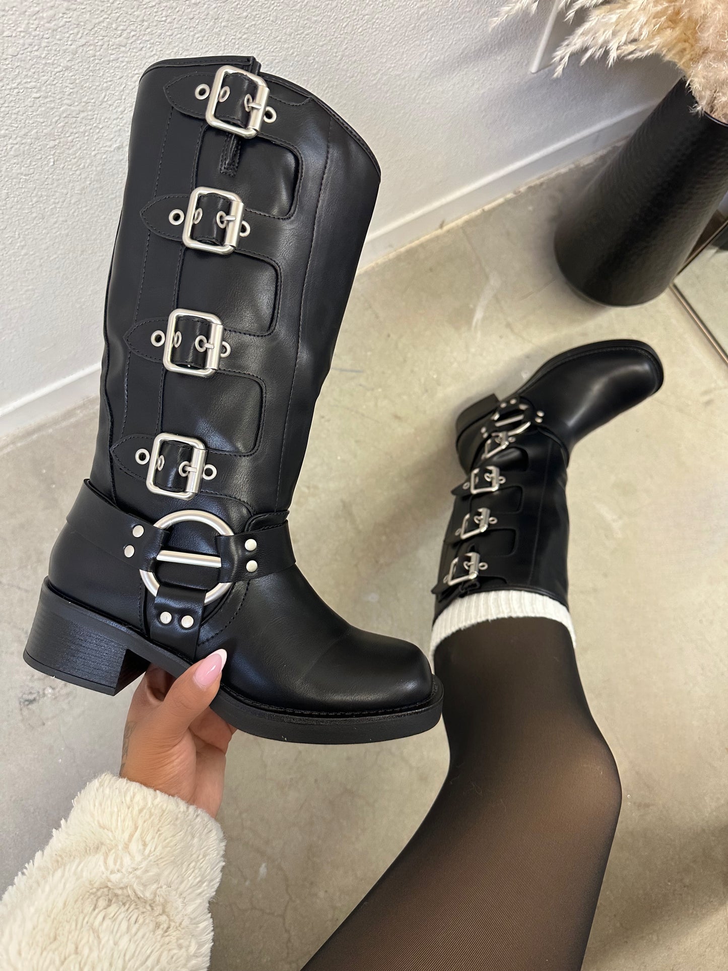 Lianne Moto Boot - Black (Adjustable)