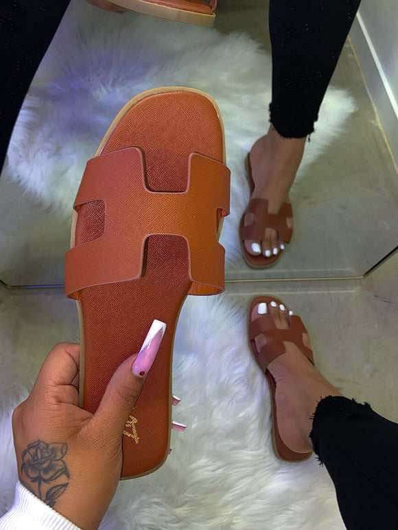 Helen Sandal - Tan (Wide Friendly)